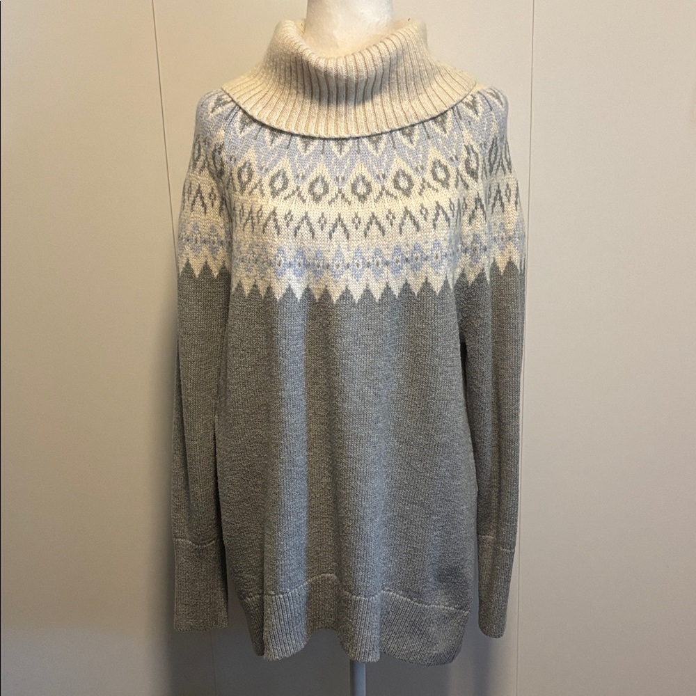 Banana Republic Cream and Gray Turtleneck Sweater